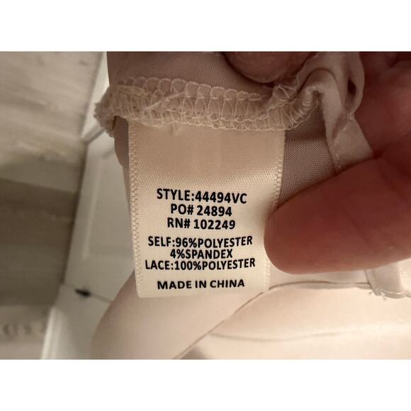 Skies Are Blue Women's Small Cream Lace Trim Sleeveless V-Neck Cami Top - Picture 6 of 7